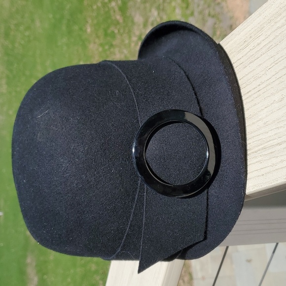 Accessories - 40s style black hat with buckle